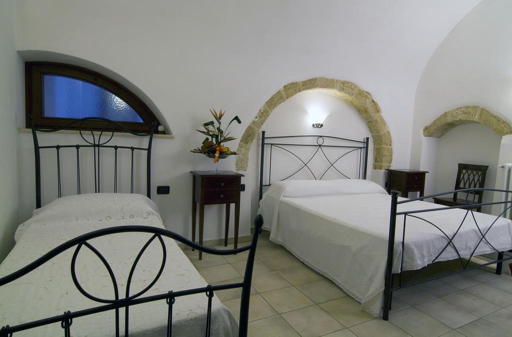 B&B Altrov'E Parabita Habitación foto