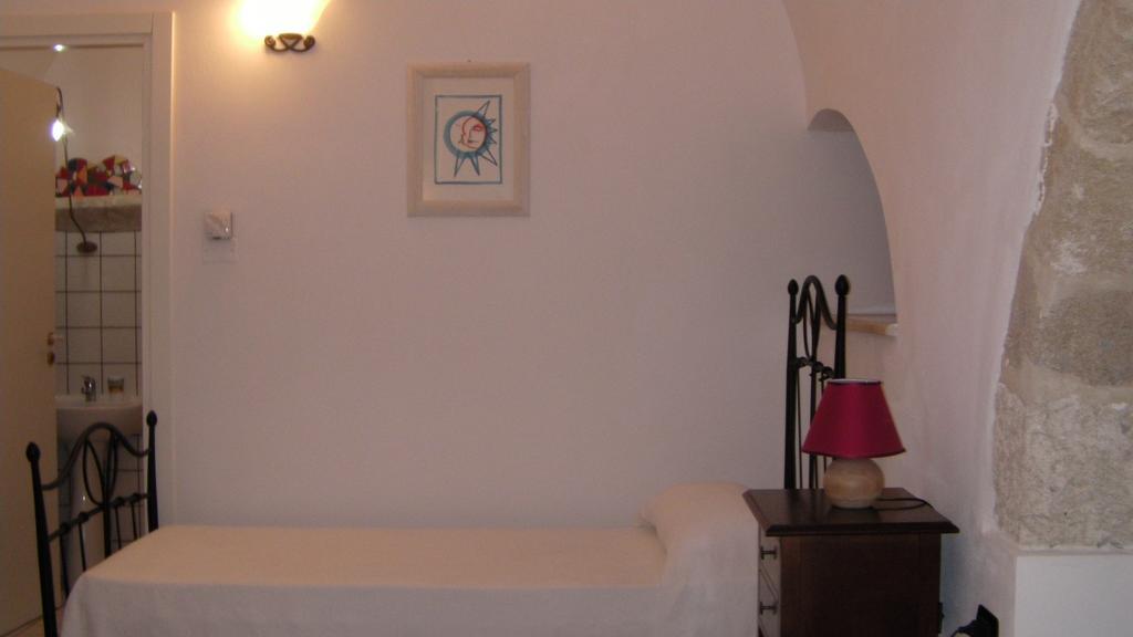 B&B Altrov'E Parabita Habitación foto
