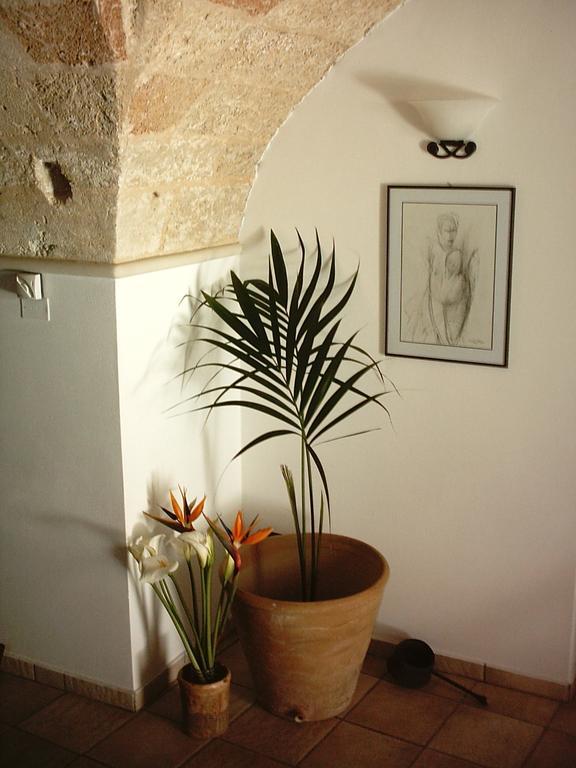 B&B Altrov'E Parabita Exterior foto